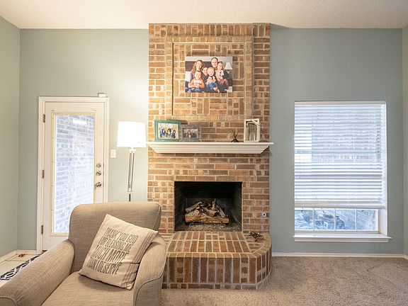 3rd image of 3311 Oakmont Dr