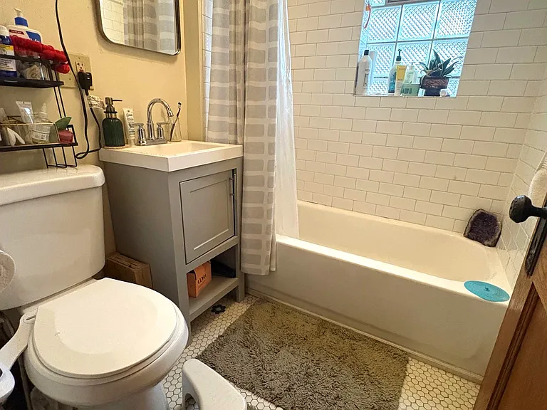 3810 N Greenview Ave #2 — Photo 20