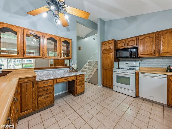 5th image of 1040 Crestfield Ave