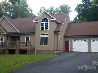 31 Reeds Creek Rd, Fairview, NC 28730