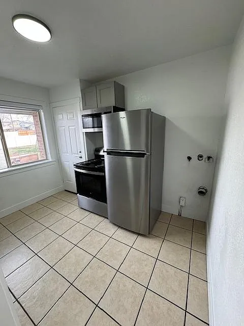 2 bed, 770 sqft, $1,425 — Photo 4