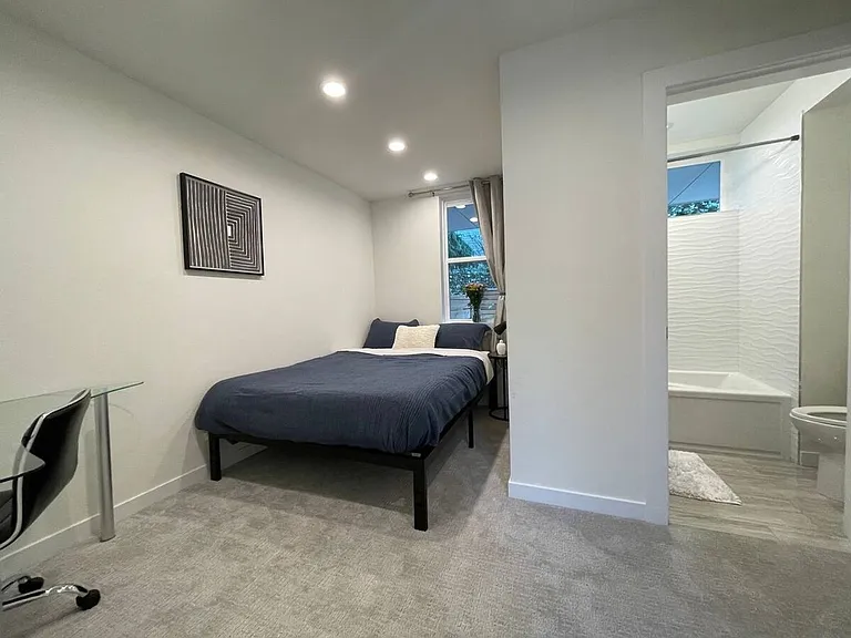 2214 S Charles St — Photo 12