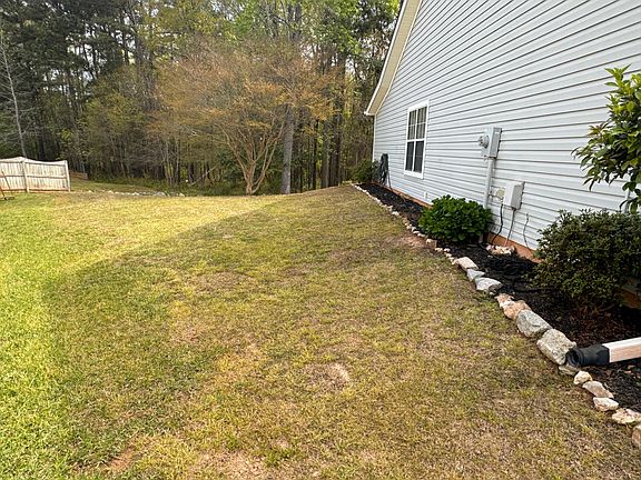 Spacious side yard to enjoy