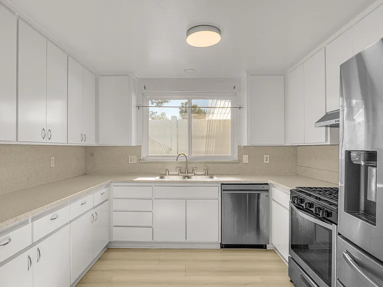 7701 Baird Ave — Photo 9