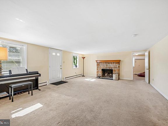 3rd image of 1143 Pawlings Rd