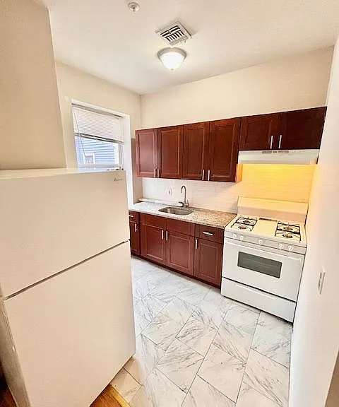 364 White St #11 — Photo 3