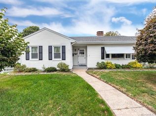 22 Aitchison Dr, New London, CT 06320