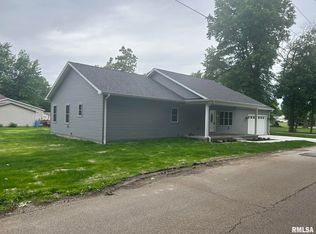 907 N Snodgrass St, Taylorville, IL 62568