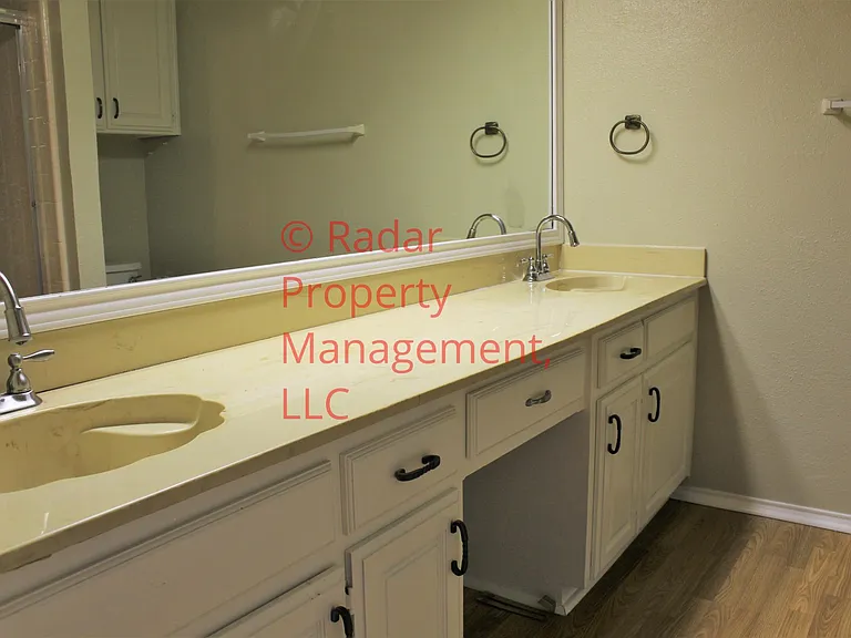 6418 Lago Vista Dr — Photo 10
