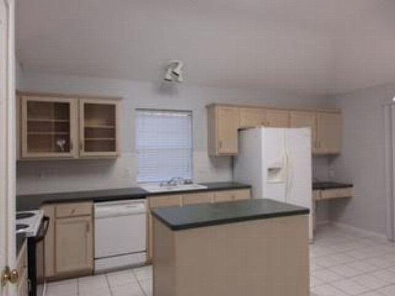 3rd image of 6616 N 25th St