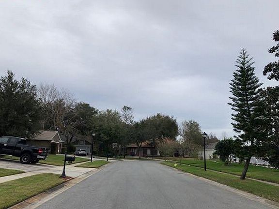 4th image of 1335 Twin Oaks Cir