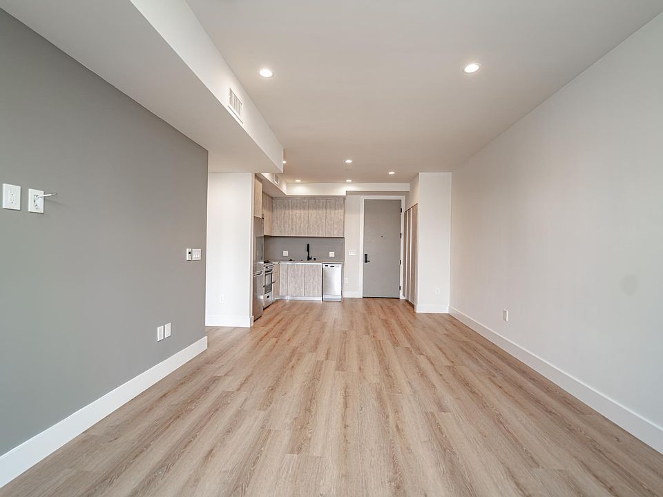 1st image of 2828 London St #202