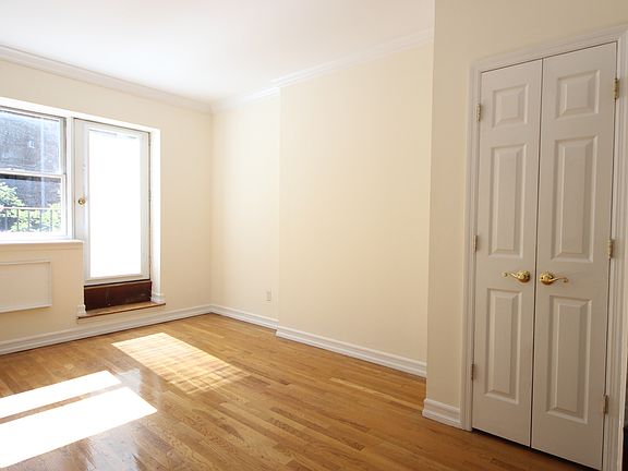 3rd image of 315 W 82nd St APT 4A