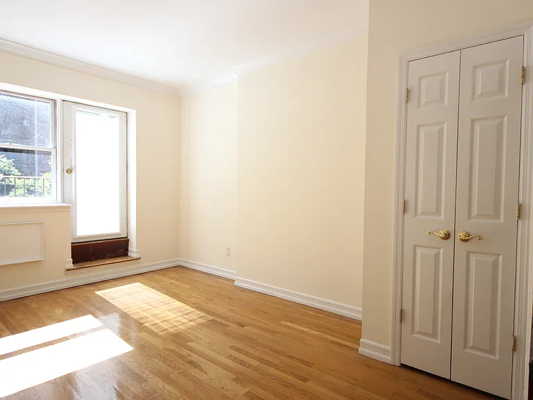 315 W 82nd St #4A — Photo 3