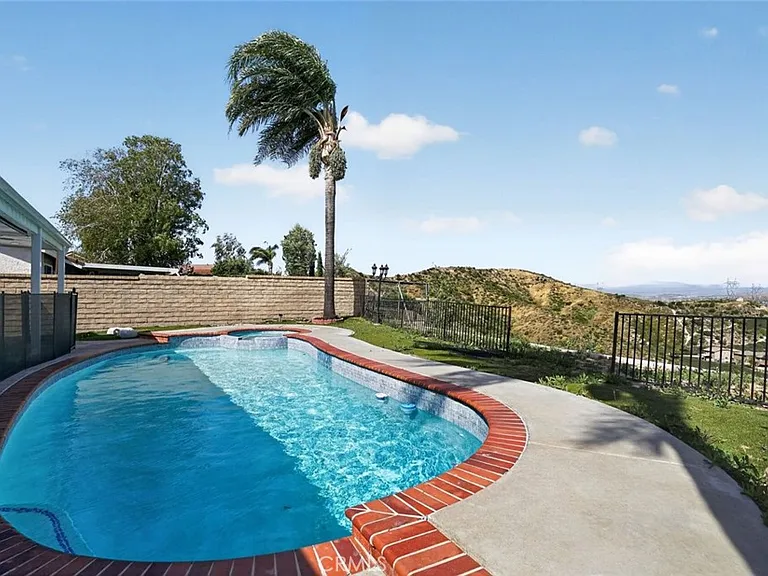 28131 Florence Ln — Photo 32