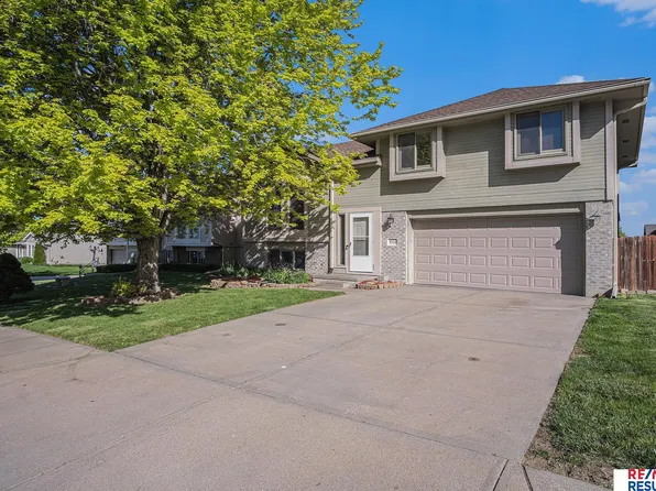 8226 Potter St, Omaha, NE 68122