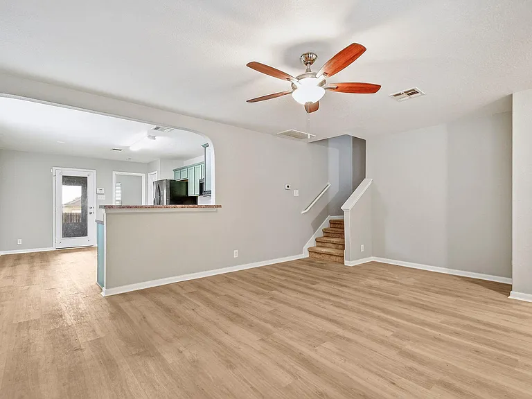 1030 Birdsong Ln — Photo 4