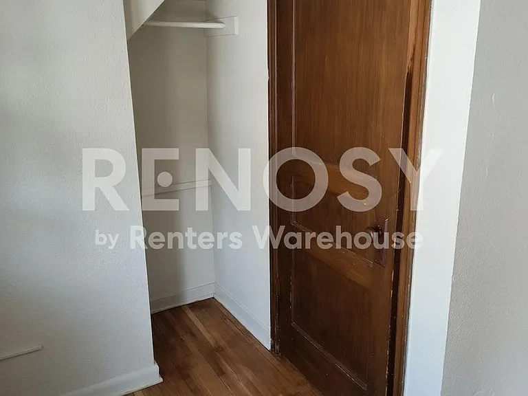 275 Maryland Ave W — Photo 7