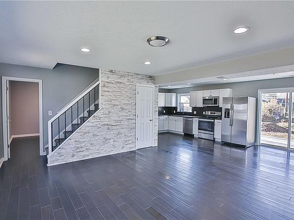 5th image of 3556 Eisenhower Dr