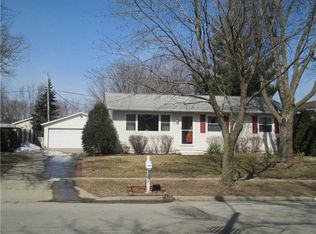1026 Emmons St, Hiawatha, IA 52233