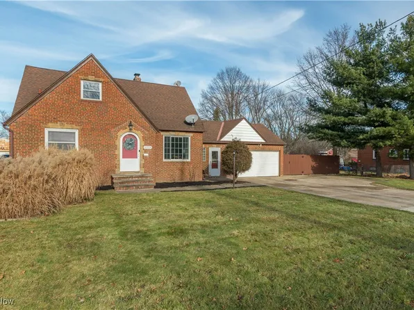 10514 Snow Rd, Parma, OH 44130