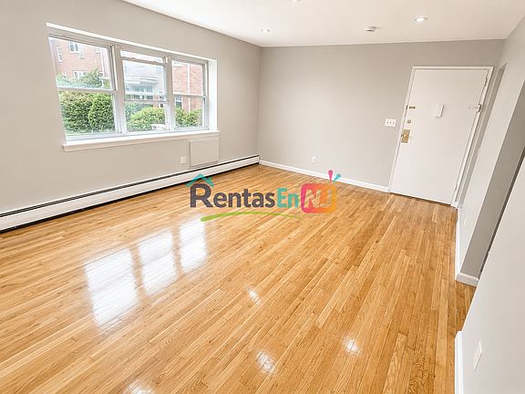 3rd image of 113 Lincoln Ave #7B