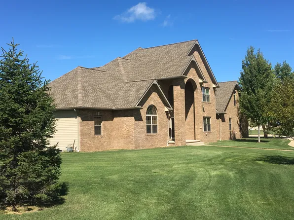 180 Lake Haven Ct, Erie, PA 16511