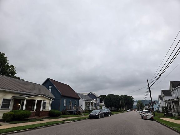 4th image of 1201 4th St
