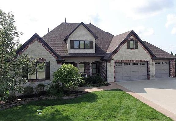 2nd image of 503 E Old Hawthorne Dr