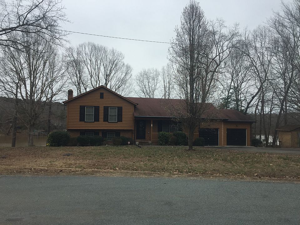 1st image of 11 Fox Fire Dr