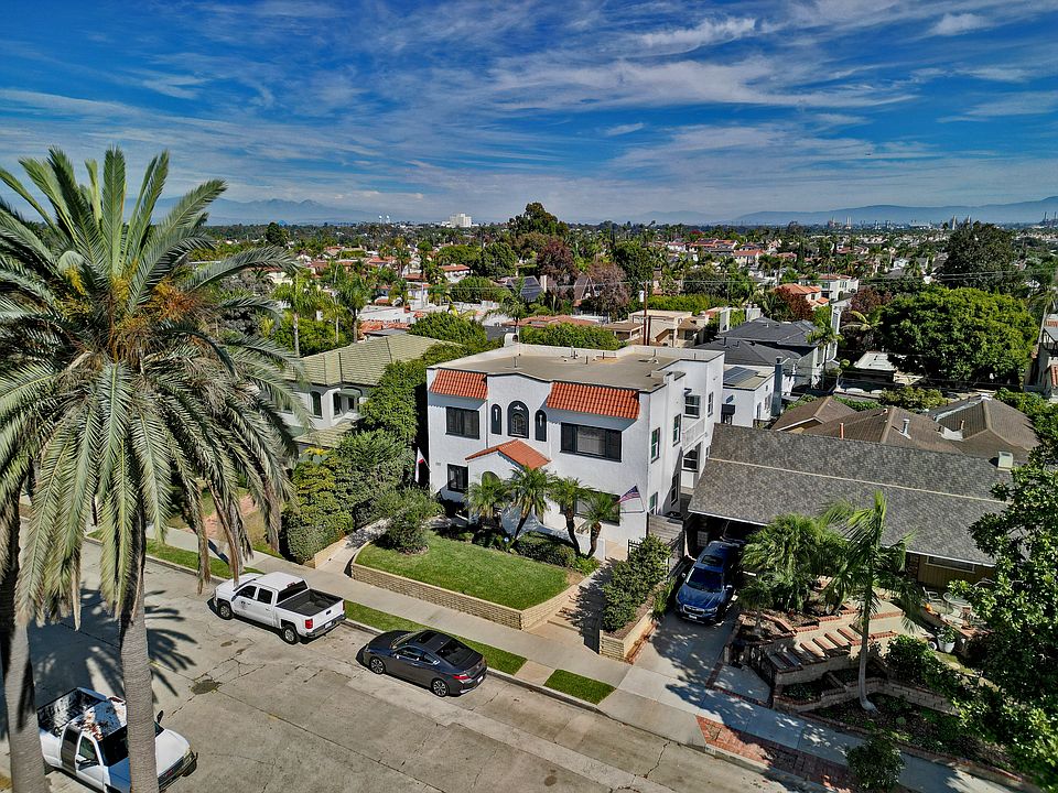 Exceptional Belmont Heights location with easy access to 2nd street retail and the beach.