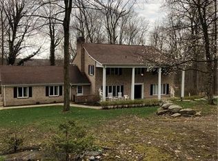 259 Classic Ln, New Castle, PA 16105