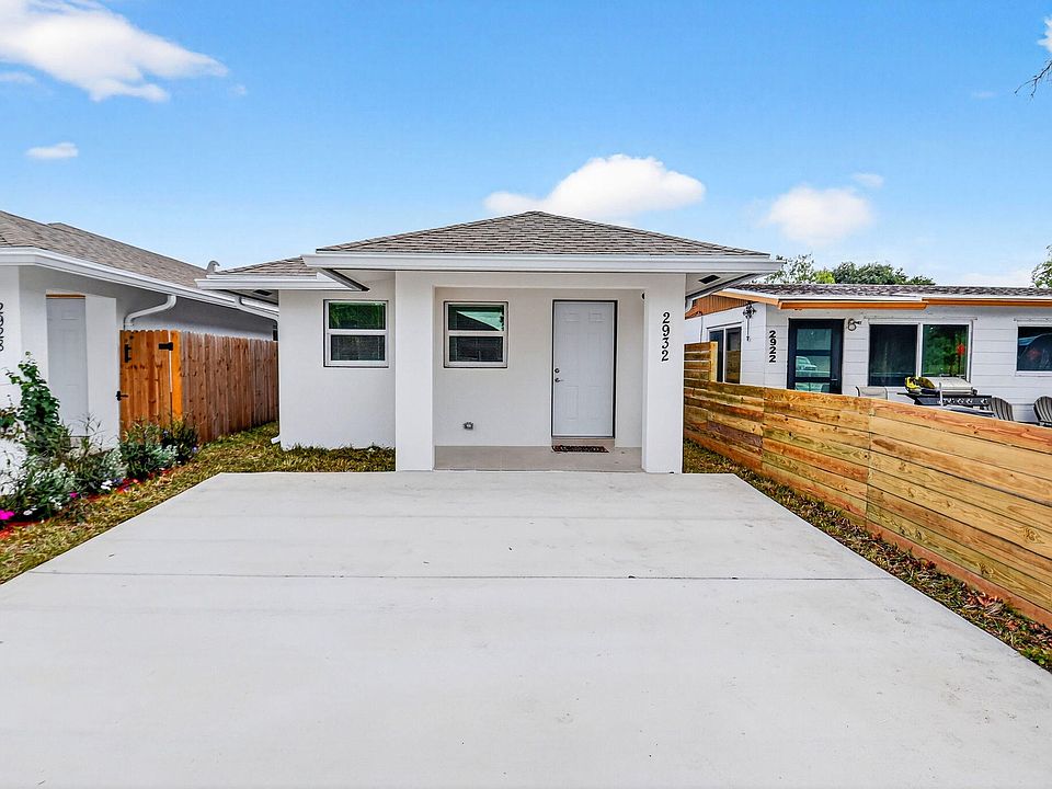 1st image of 2932 Saginaw Avenue