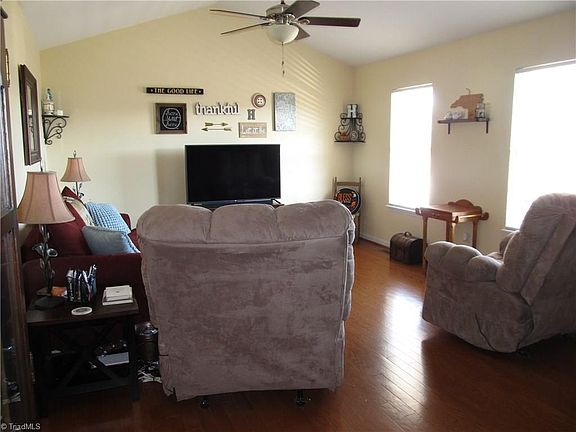 4th image of 7709 Jolene Ct