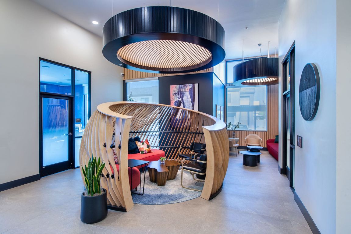 Leasing Lobby