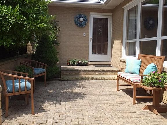2nd image of 2923 Fair Oaks Dr