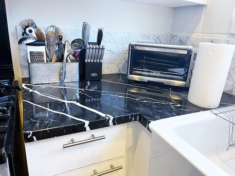 533 Vernon Ave #C — Photo 12