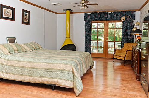 5th image of 9733 Wornom Ave
