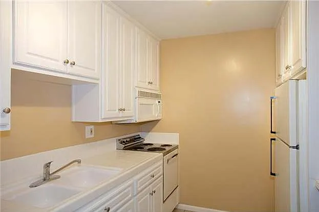 1645 Emerald St #1L — Photo 25