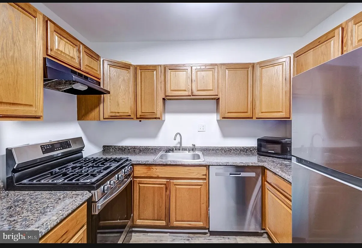 2 bed, 842 sqft, $2,100 — Photo 3