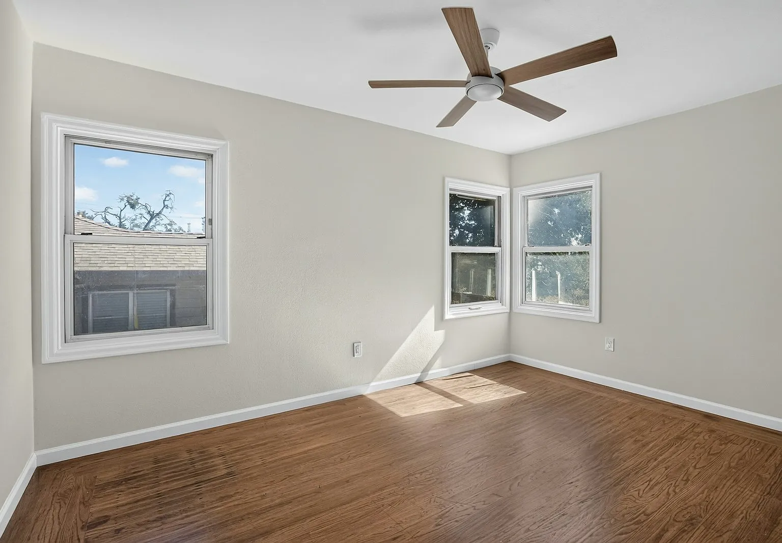 1330 Vine Ave — Photo 1