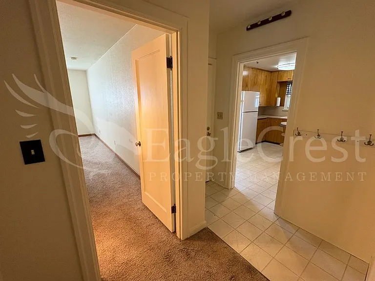 542 E Chestnut St — Photo 35