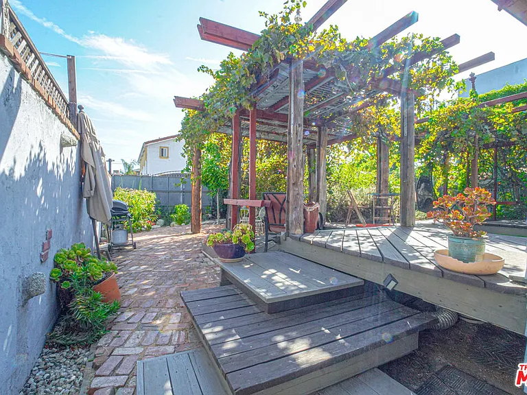 2230 Inez St — Photo 33