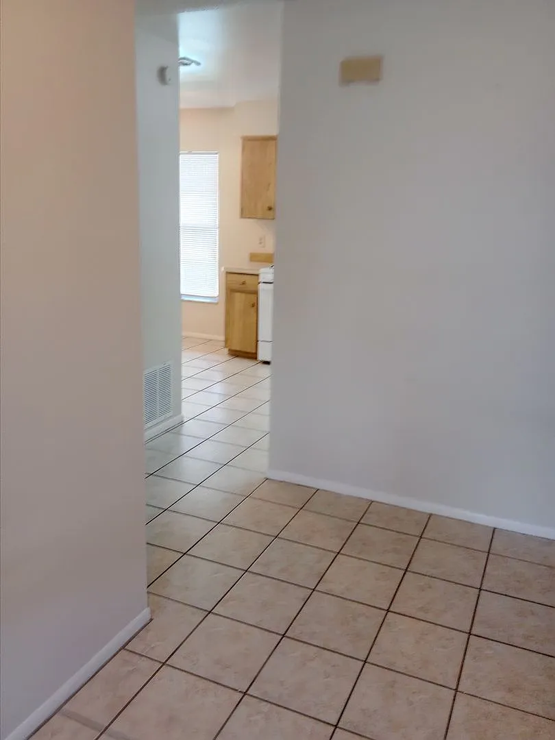 2/2 On Large Corner Lot Located in Pepper Mill — Photo 2