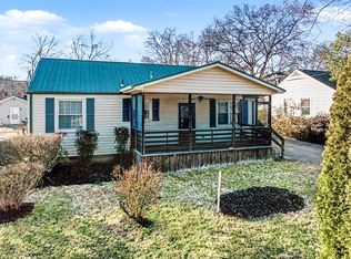 5615 Meadowcrest Ln, Nashville, TN 37209