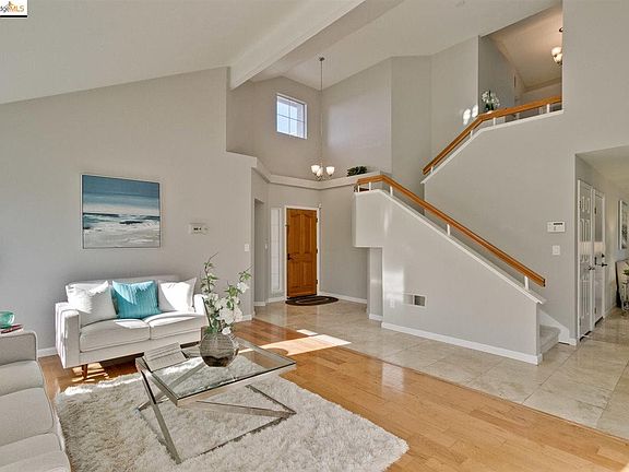 4th image of 8 Boardwalk Pl