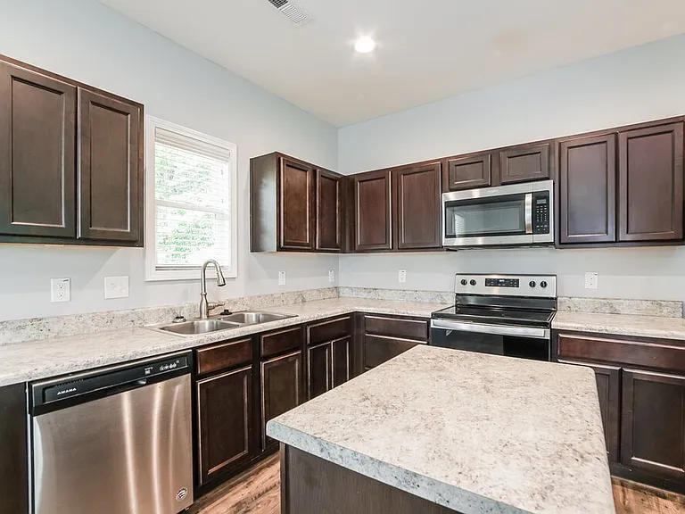 119 Oakdale Ave — Photo 7
