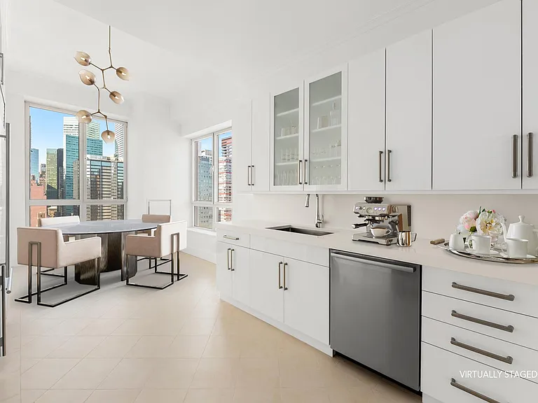 351 E 51st St #Penthouse 8 — Photo 7