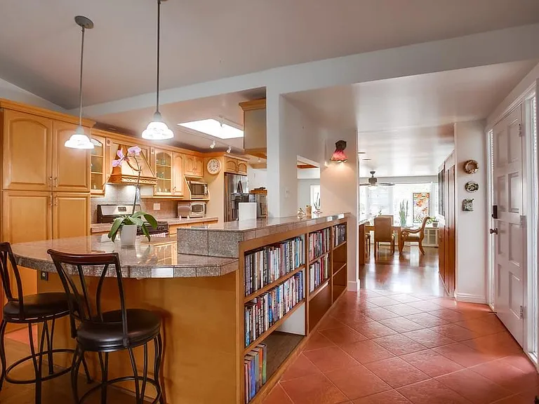 4402 Mount Lindsey Ave — Photo 2