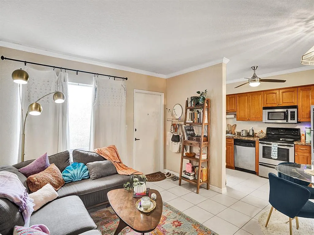 1 bed, 1.0 bath, 568 sqft, $1,600 — Photo 4